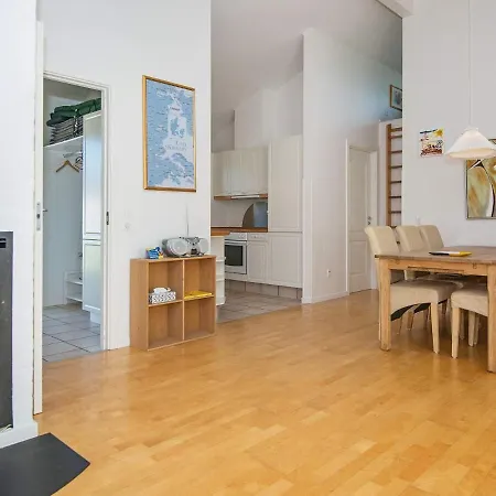 8 Person In Aabenraa-by Traum *